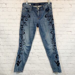 Driftwood Jeans Marilyn floral embroidered